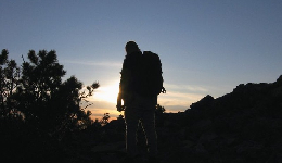 Как на рюкзаке правильно должен лежать дождевик: полное руководство